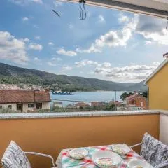 2 Bedroom Stunning Apartment In Cres