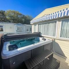 CaravanSleeps4-HotTub-Coastal-Parking-QuietRetreat