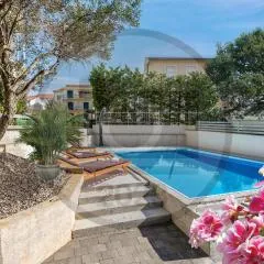11 Bedroom Amazing Apartment In Srima