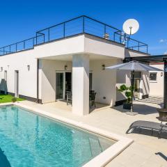 Cozy Home In Peroj With Wifi