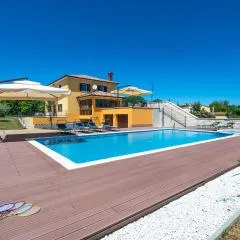 Awesome Home In Sumber