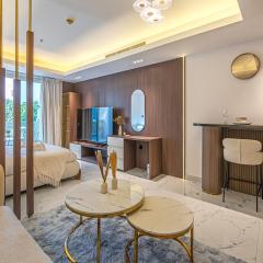 Luxurious Studio with Stunning Burj Khalifa, Pool & Lake Views Steps from Dubai Mall