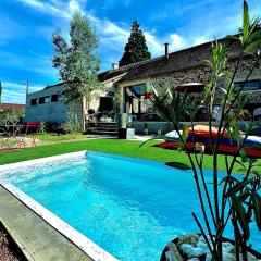 Maison ancienne moderne et design - 6 chambres 6 sdb - avec piscine et grand parc