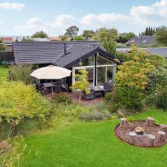 Awesome Home In Strøby With Wifi