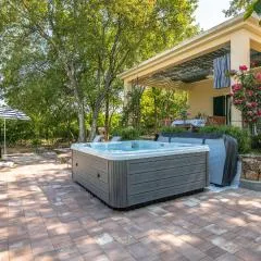 Nice Home In Ostrobradic With Jacuzzi