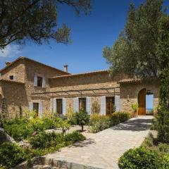 Holiday home with spacious lounge area