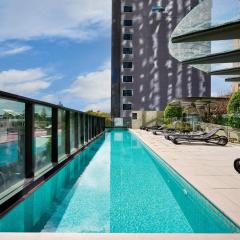 Discover Melbourne from a Stylish City Retreat
