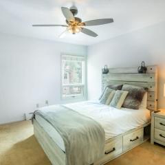 Local's Condo in Vail Steps from Ski Shuttle