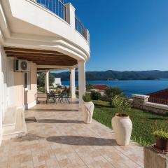 Two-Bedroom Apartment In Komarna