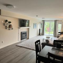 Bright private suite near Departure Bay beach