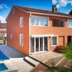 Gorgeous Home In Valbandon With Wifi