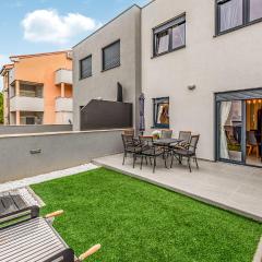 3 Bedroom Gorgeous Apartment In Vrsi