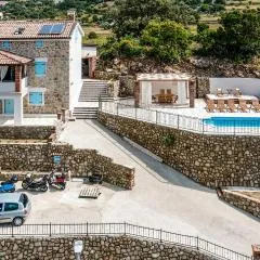 4 Bedroom Beautiful Home In Mundanije