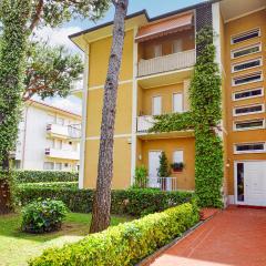 Cozy Apartment In Lido Di Camaiore