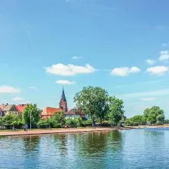 2 Bedroom Cozy Home In Nowe Warpno