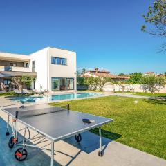 6 Bedroom Cozy Home In Pula