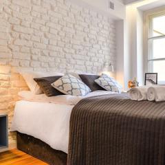 Two Bedroom Apartment in Warsaw with Space for Remote Work by Noclegi Renters