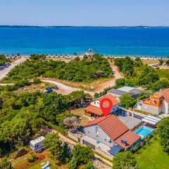 Beautiful Home In Peroj With Wifi