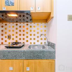Cozy and Homey Studio Room Transpark Cibubur Apartment By Travelio
