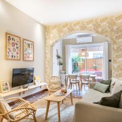 Spacious & Sunny Apartment with Terrace in the city center