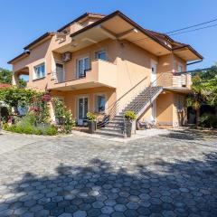 Amazing Apartment In Spincici