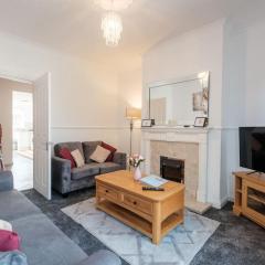 CJP - Lovely 2-bed house in Hull Centre, Parking
