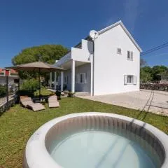 Peaceful and Cozy Holiday Home near Imotski