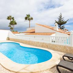 Casa Glenys con piscina privada y vistas al Golf y mar
