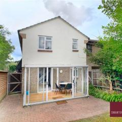 Bracknell - 1 Bedroom House - Parking