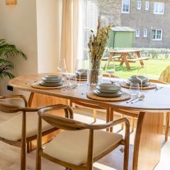 Huswell - Charming Apartment with Garden & Parking