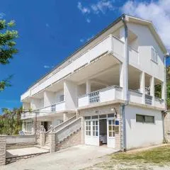 2 Bedroom Gorgeous Apartment In Kampor
