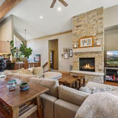 Mountain Luxury, Sleeps 10, Private Hot Tub, 15 Min to Canyons, Ideal for Family Getaways!