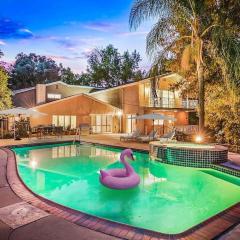 Pacific Dreams at Woodland Hills - 8 BR with Pool & Hot Tub