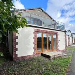 Pine Lodge - Two Bedrooms, High Bickington close to Umberleigh , Barnstaple , Bideford
