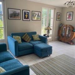 Bel F3 en centre-ville avec balcon et parking, proche cures - FR-1-703-196