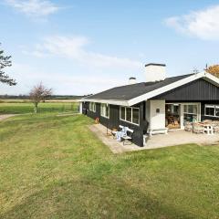 Gorgeous Home In Ebeltoft With Sauna