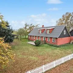 5 Bedroom Lovely Home In Aakirkeby