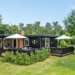 Cozy Cottage Near The Beautiful Rågeleje Beach
