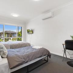 KozyGuru | Austral | Convenient 4 x Ensuite House