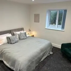 Modern Long Eaton Flat - Ideal for Work or Leisure