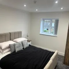 2-Bedroom Gems - Travel Easily Between Cities