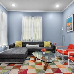 Modern Midtown 1B Apartment King Bed and Smart TVs