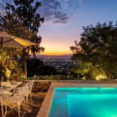 Casa Pedro Vargas, 6BR Estate with Hot Tub & Modern Comforts
