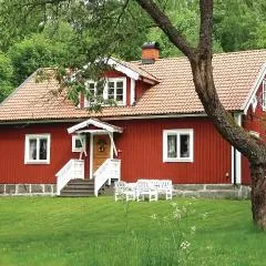 2 Bedroom Lovely Home In Lönashult