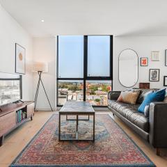 Light-Filled Artistic Retreat