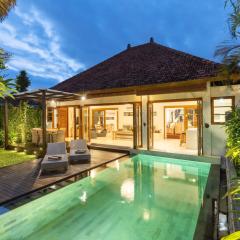 Luxurious and Cozy King Beds, Pool, closed living room