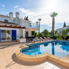 Bright 3 BDR Duplex House With Pool by LovelyStay