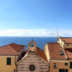 Elegant historic apartment with stunning sea view