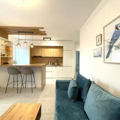 Blue Jay's Nest with AC and Stylish Terrace