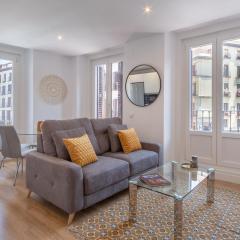 Charming Apartment for 4 Steps away from Mercado de San Miguel , Calle Mayor IV